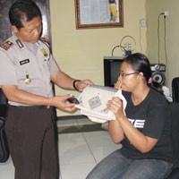 Pura-pura Salat di Mushola Royal Plaza, Ria Gasak Tas