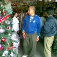 Penjualan Aksesori Natal Menurun