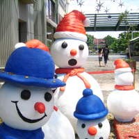 Sambut Natal, Salju Hiasi Mal di Bandung