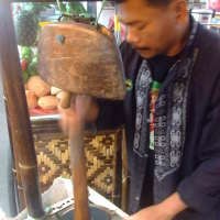 Sejak Berdagang Keliling, Rujak Mang Doel Sudah Jempolan