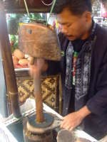 Sejak Berdagang Keliling, Rujak Mang Doel Sudah Jempolan