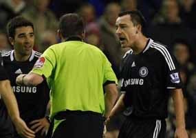 Wenger-Poll Saling Serang Soal Terry