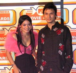 Christian Sugiono Natalan Bareng Titi Kamal di Bali