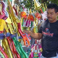Banyuwangi Diserbu Penjual Terompet Tahun Baru