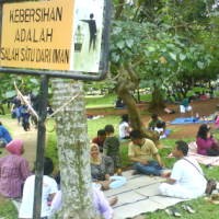 Warga Serbu Kebun Binatang Ragunan