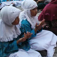 Refleksi 4 Tahun Tsunami, Warga Aceh Menangis