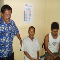 Jual Ponsel Murah, Dua Kuli Pelabuhan Digulung