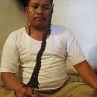 Syuroan, Warga Madura Mandikan Keris