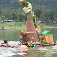 Larung Tumpeng Raksasa Pungkasi Puncak Grebeg Syuro