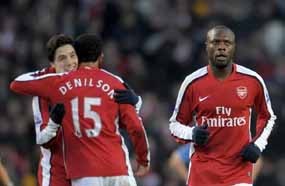 Gallas Menangkan Arsenal