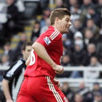 Berkelahi, Gerrard Ditahan