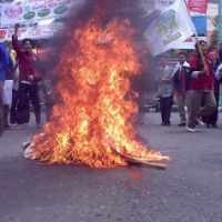 Kutuk Israel, Mahasiswa Bakar Boneka Bush