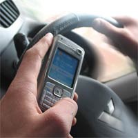 SMS-an Sambil Nyetir Didenda US$ 50