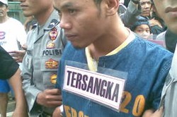 Keluarga : Nopriadi Lelaki Normal dan Punya Pacar Cantik