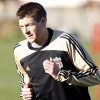 Gerrard Santai Sebelum Perkelahian