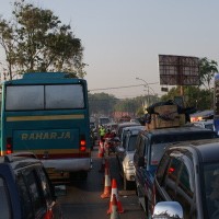 Mulai Padat Merayap, Jalur Puncak Mulai Tutup Pukul 14.00 WIB