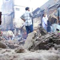 Pesta Kecil Tahun Baru di Atas Puing Kebakaran