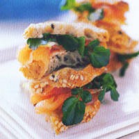 Mini Sandwich Salmon, Camilan Praktis Tahun Baru