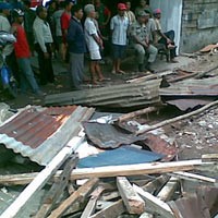 Tak Ada Alat Berat, Pembongkaran Bangli Dihentikan