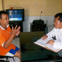 Ditagih Utang, Dibayar Batu Paving