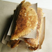 Tergoda Wangi Semerbak Kue Tapel