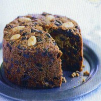 Trik Memanfaatkan Sisa Fruit Cake