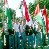 Kutuk Israel, Pelajar se Surabaya Bagi-bagi Bunga