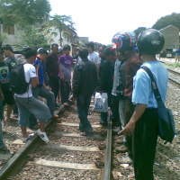 Seorang Ibu dan 2 Anak Perempuan Tewas Tertabrak Kereta
