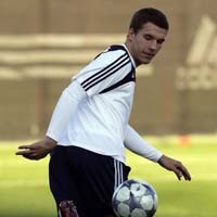 Podolski Cuma Mau Klub Besar