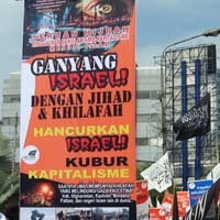 Ribuan Massa HTI Jatim Hujat Israel
