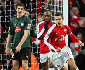 Arsenal Lewati Plymouth