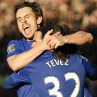 Kontrak Park & Neville Oke, Tevez Belum Pasti