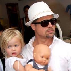 Brad Pitt Mahir Ganti Popok