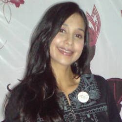 Ayu Azhari Nyanyi di Pelantikan Obama