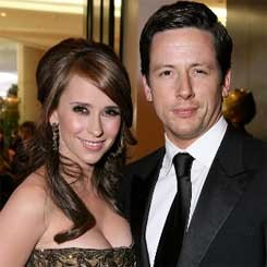 Jennifer Love Hewitt Batal Naik Pelaminan