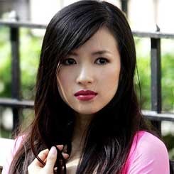 Zhang Ziyi Pacaran Hot di Pantai