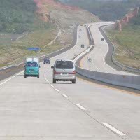 50% Anggaran PU untuk Bikin Jalan