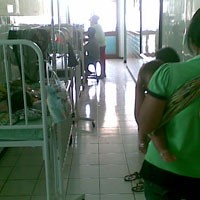 Pasien Diare di RSD Soewandhi Dirawat di Lorong-lorong