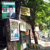 Jelang Pileg, Pemasangan Poster Caleg Carut Marut