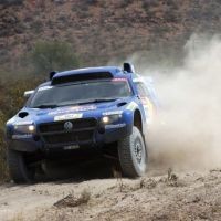 Sainz Masih Memimpin