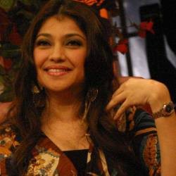 Foto Syur Beredar, Sarah Azhari Takut Anaknya Lihat