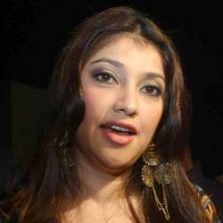 Sarah Azhari Doakan Penyebar Foto Syur