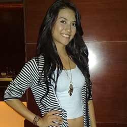 Uli Auliani Topless di Film Tergantung Bayaran