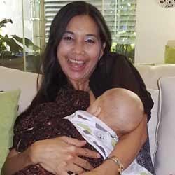 Ayu Azhari Ingin Anak Jadi Kyai