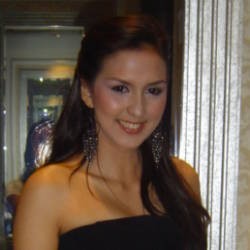 Donna Agnesia Ogah Silent HP di Hari Ultah