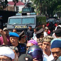 Pendemo Israel Berhasil Dekati Konjen AS, Polisi Kelabakan