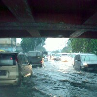 Banjir Setinggi Lutut, Kawasan Dharmawangsa Macet