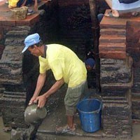 Warga Magetan Kuras Candi Dewi Sri untuk Tolak Balak