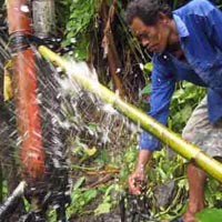 Pompa Air Sirman Aliri Rumah Warga di Kaki Gunung Raung