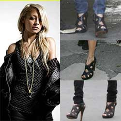 Nicole Richie dan Sepatu Kesayangan